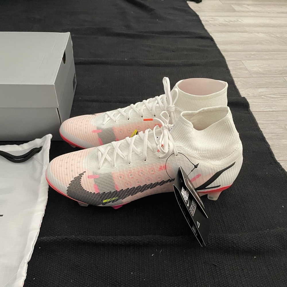 Nike Mercurial Superfly 8 Elite FG
White Pink Blast - Picture 1 of 8